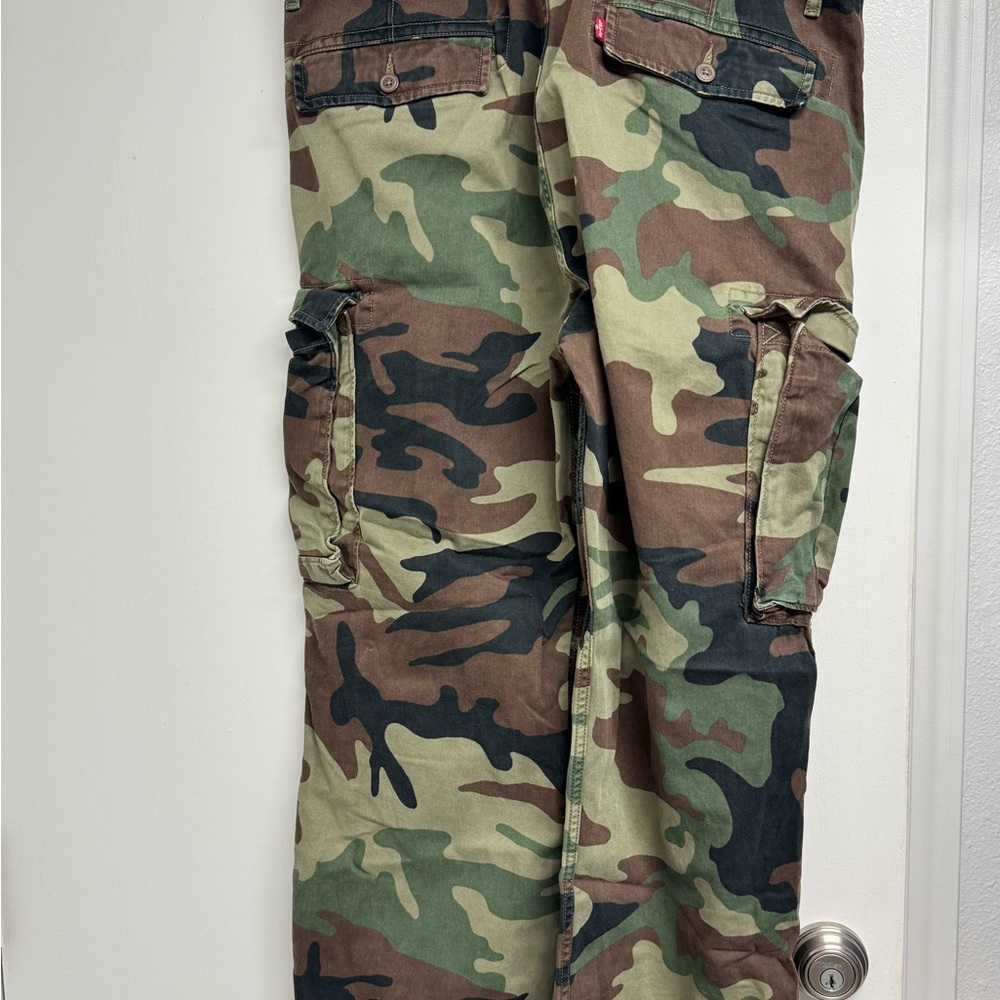 Levi’s Camouflage Cargo Pants - Picture 2 of 7